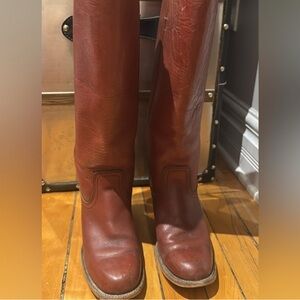 Brown Leather Frye Boots
Size 8 women’s 
Good condition 
#frye #fryeboots